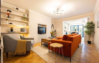 Photo 1 - The Richmond Upon Thames Escape - Modern & Bright 2bdr Flat With Parking