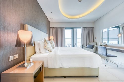 Photo 3 - Maison Privee - Cool Dubai Apt next Burj Khalifa & Design District