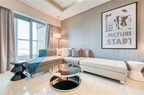Photo 12 - Maison Privee - Cool Dubai Apt next Burj Khalifa & Design District