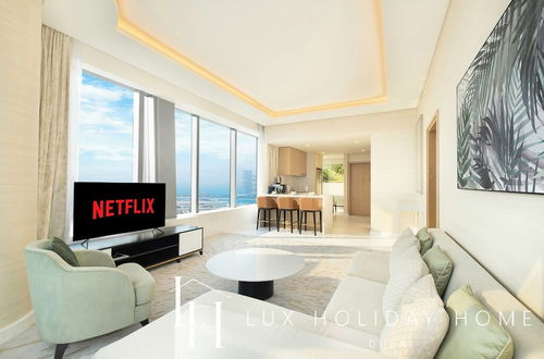 Photo 10 - LUX Iconic Views at Palm Tower Suite 1