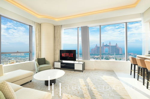 Photo 15 - LUX Iconic Views at Palm Tower Suite 1