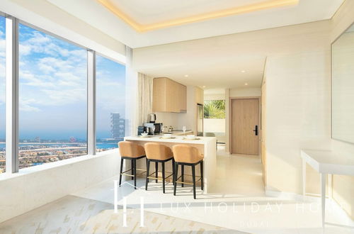 Photo 27 - LUX Iconic Views at Palm Tower Suite 1