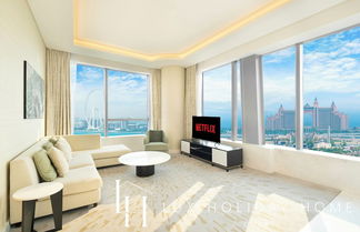 Foto 1 - LUX Iconic Views at Palm Tower Suite 1