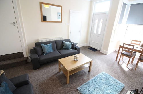 Photo 1 - 2 Bedroom Family Home near Leeds City Center