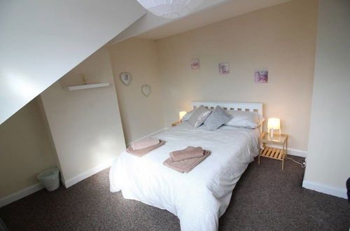 Photo 2 - 2 Bedroom Family Home near Leeds City Center