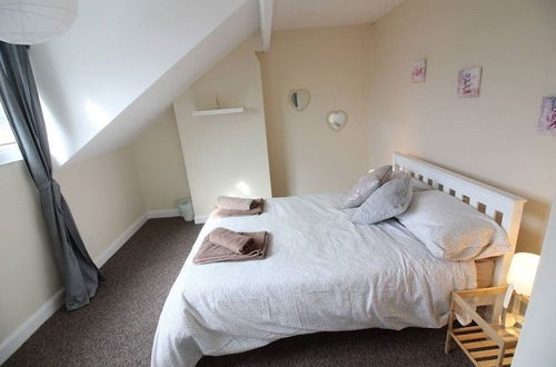 Photo 4 - 2 Bedroom Family Home near Leeds City Center