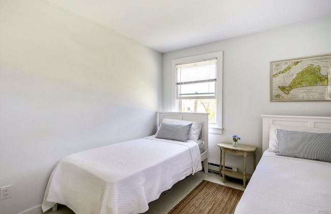 Oak Bluffs 3-Bed Cottage, Walk to Town - Photo 4
