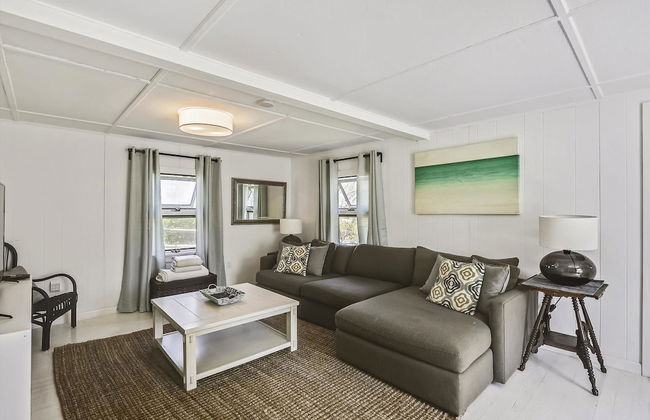 Oak Bluffs 3-Bed Cottage, Walk to Town - Photo 9