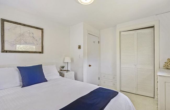 Oak Bluffs 3-Bed Cottage, Walk to Town - Photo 2