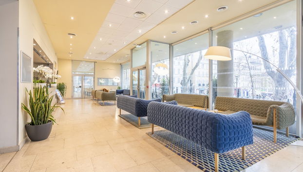 Coin salon dans le hall