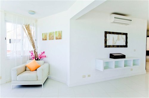Foto 10 - Ocean View Apartment With 3 BDR at B Varo Beach