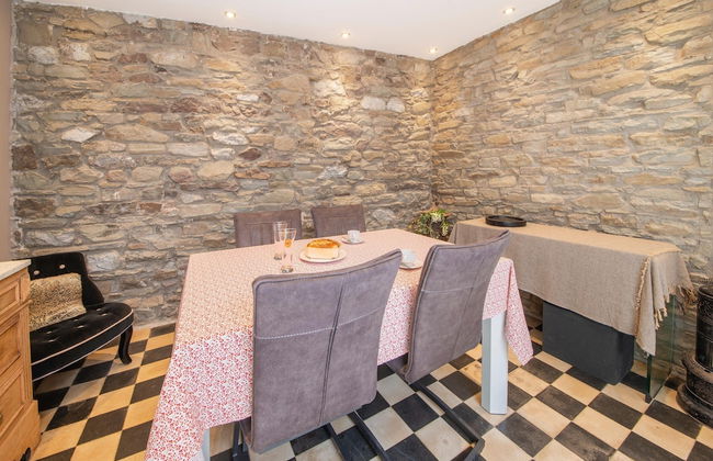 Stylish Stay Near Forest - Photo 24