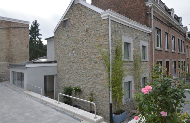 Stylish Stay Near Forest - Photo 1
