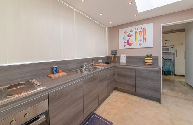 Stylish Stay Near Forest - Photo 9