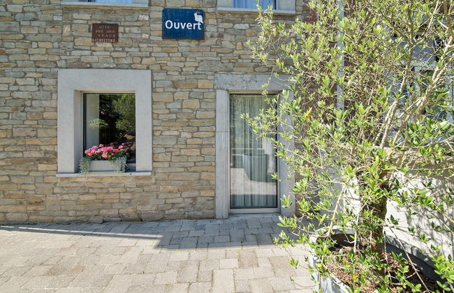 Stylish Stay Near Forest - Photo 2