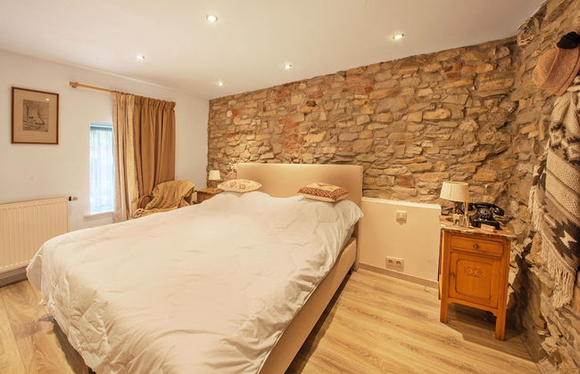Stylish Stay Near Forest - Photo 6
