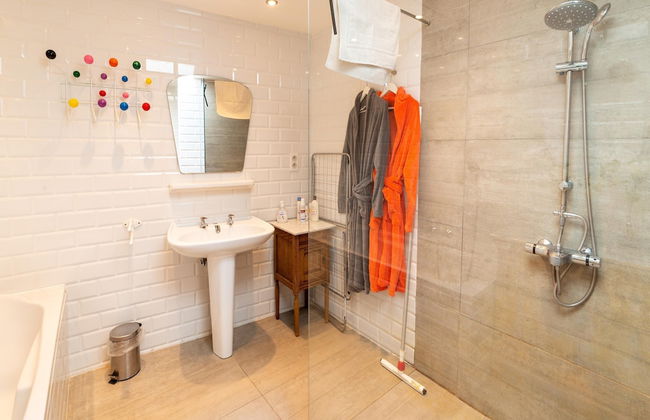 Stylish Stay Near Forest - Photo 22