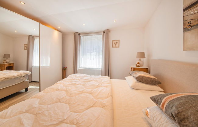 Stylish Stay Near Forest - Photo 7