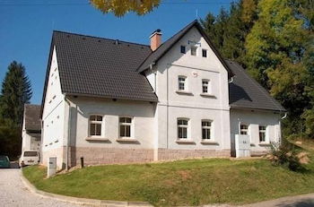 Foto 1 - Modern Holiday Home in Vidochov With Swimming Pool