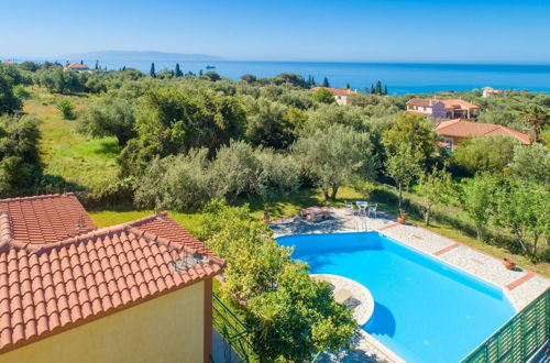 Photo 8 - Villa Russa Dionisis Large Private Pool Walk to Beach Sea Views Wifi Car Not Required - 2017