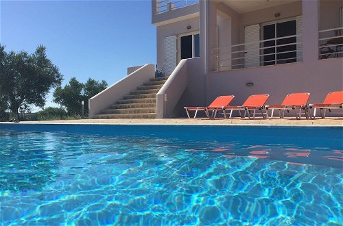 Foto 21 - Stunning Sea-view Villa With Pool in Kamaria