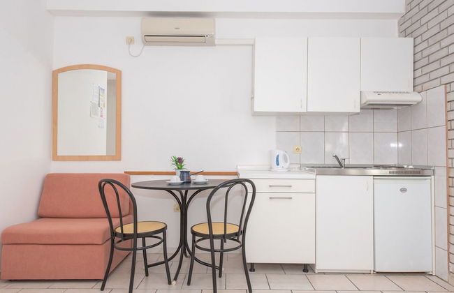 Lovely Holiday Home in Okrug Gornji near Sea - Foto 10