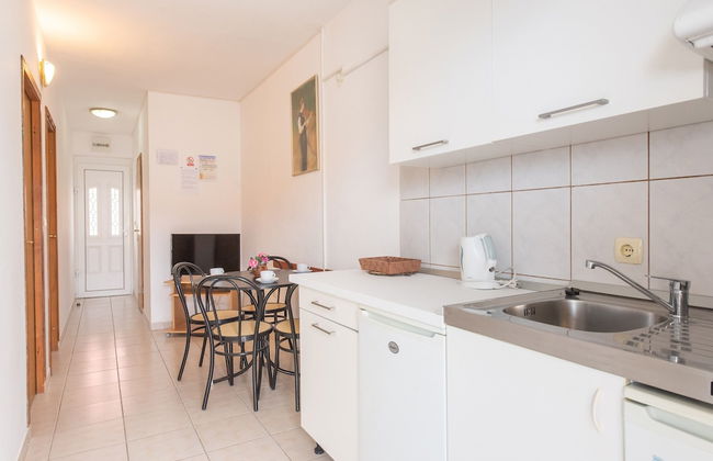 Lovely Holiday Home in Okrug Gornji near Sea - Foto 13