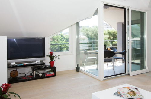 Photo 10 - Topfloor Comfortable Luxury Apartment With Private Balcony,free Garage and Wi-fi