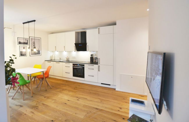 Modern apartment near downtown - Photo 1