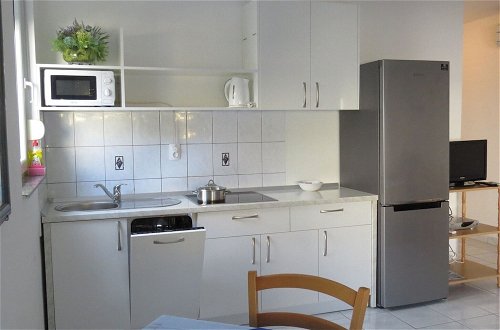 Photo 7 - Seaside Apartment in Mandre With Barbecue