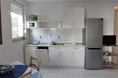 Photo 8 - Seaside Apartment in Mandre With Barbecue