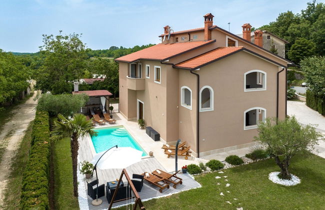 Splendid Villa in Vižinada with Hot Tub - Foto 1