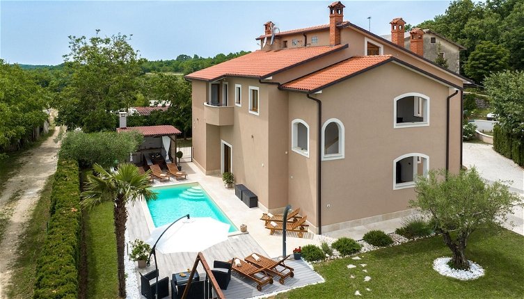Foto 1 - Splendid Villa in Vižinada with Hot Tub
