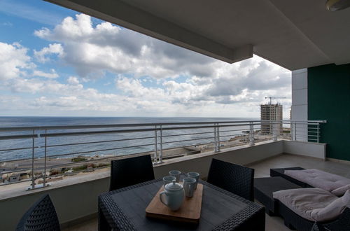 Photo 16 - Seaview APT Incl Pool IN Sliema