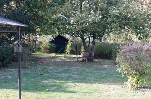 Photo 32 - Pleasant Holiday Home in Froidchapelle With Garden