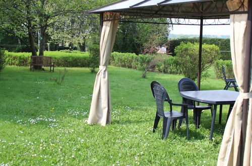 Photo 8 - Pleasant Holiday Home in Froidchapelle With Garden