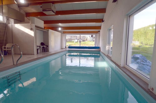 Foto 20 - Quaint Holiday Home With Heated Indoor Pool