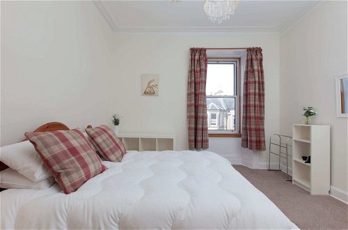 Photo 10 - Spacious and Bright Polworth Flat