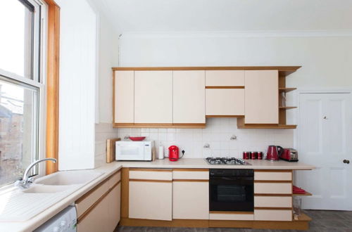 Photo 16 - Spacious and Bright Polworth Flat