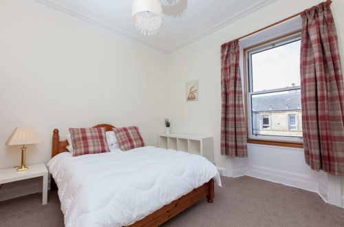 Photo 12 - Spacious and Bright Polworth Flat