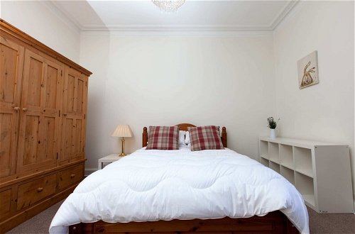Photo 11 - Spacious and Bright Polworth Flat