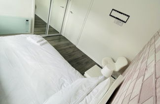 Photo 3 - Modern 2 bed Apartment Near City Centre