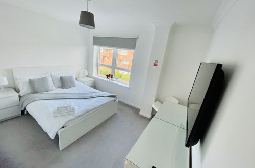 Photo 5 - Modern 2 bed Apartment Near City Centre