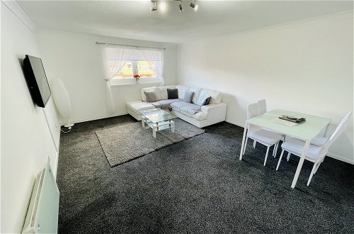 Foto 8 - Modern 2 bed Apartment Near City Centre
