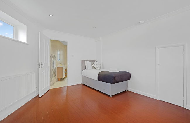 Heathrow Living St Annes Svcs Hse 5 BDRM - Foto 4