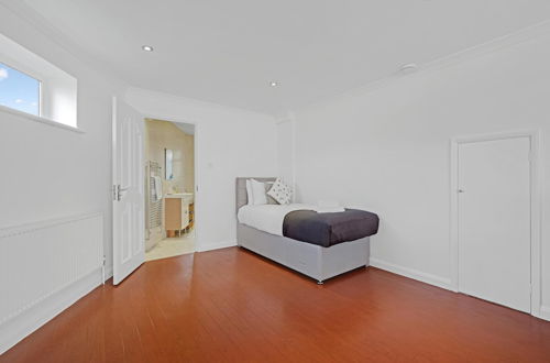 Photo 4 - Heathrow Living St Annes Svcs Hse 5 BDRM