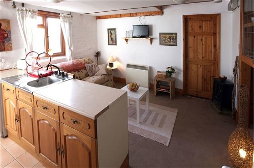Photo 6 - Inviting 2-bed Cottage in Newcastle Emlyn