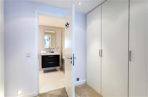 Photo 36 - Luxury and Modern Bayswater Apartment