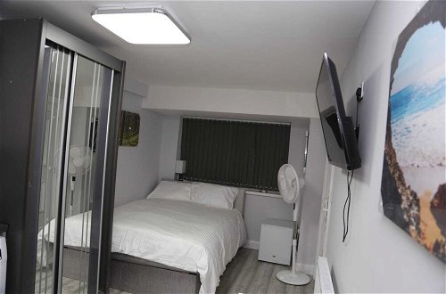 Photo 4 - Budget Ensuite Room Woolwich