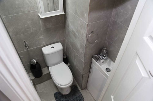 Photo 7 - Budget Ensuite Room Woolwich